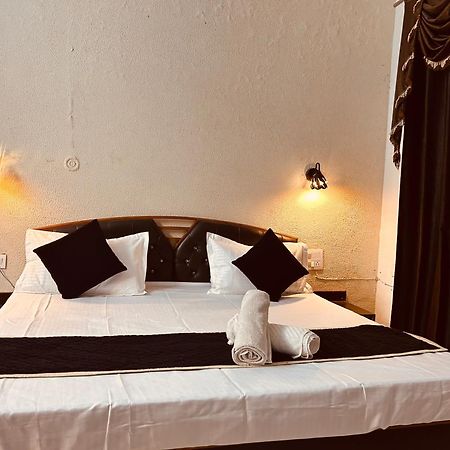 Hotel Royal Respite - Luxury Comfort ! Travellers Delight ! Budget Friendly ! Prime Location ! Guest Favourite リシケーシュ エクステリア 写真