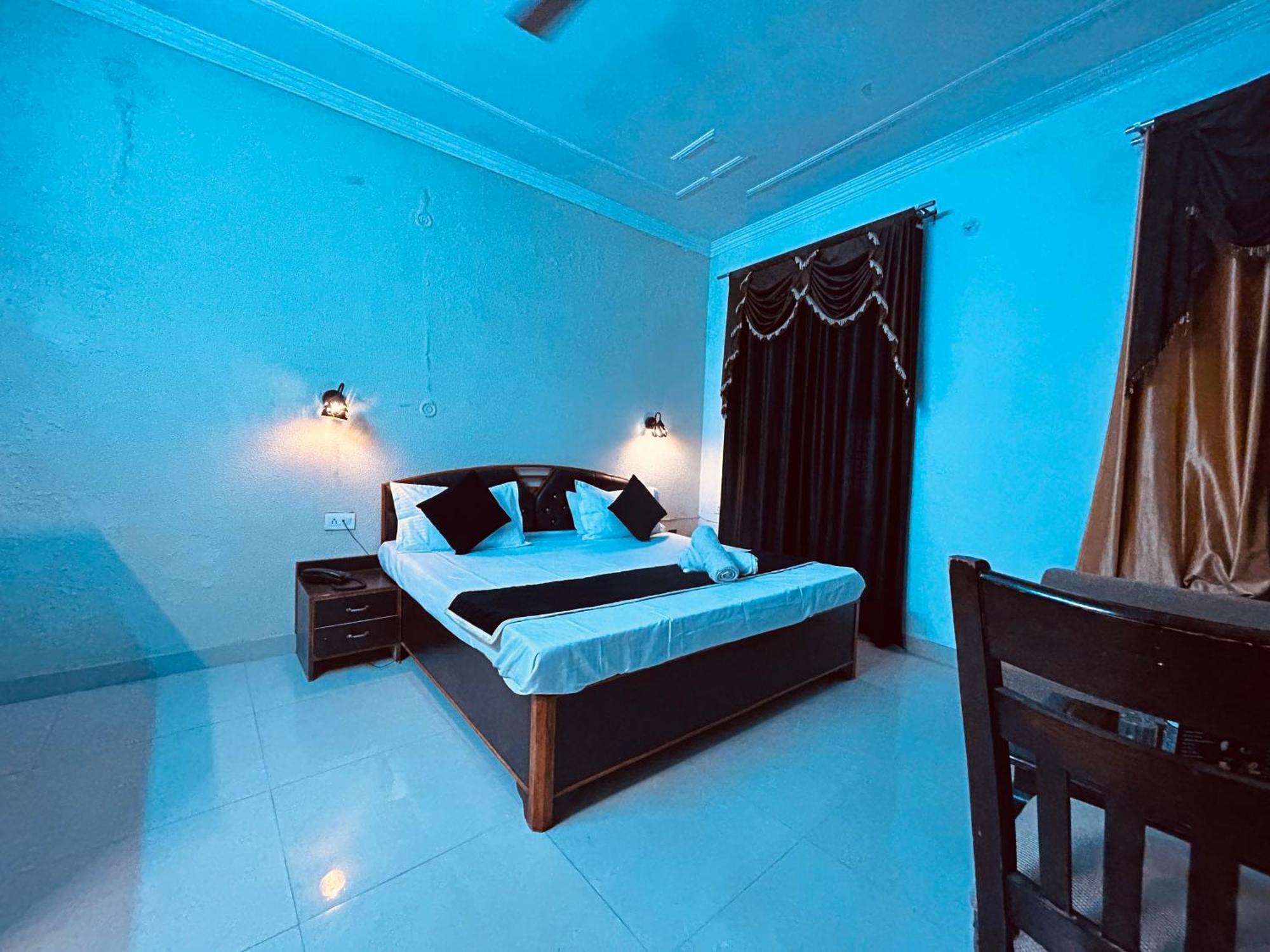 Hotel Royal Respite - Luxury Comfort ! Travellers Delight ! Budget Friendly ! Prime Location ! Guest Favourite リシケーシュ エクステリア 写真