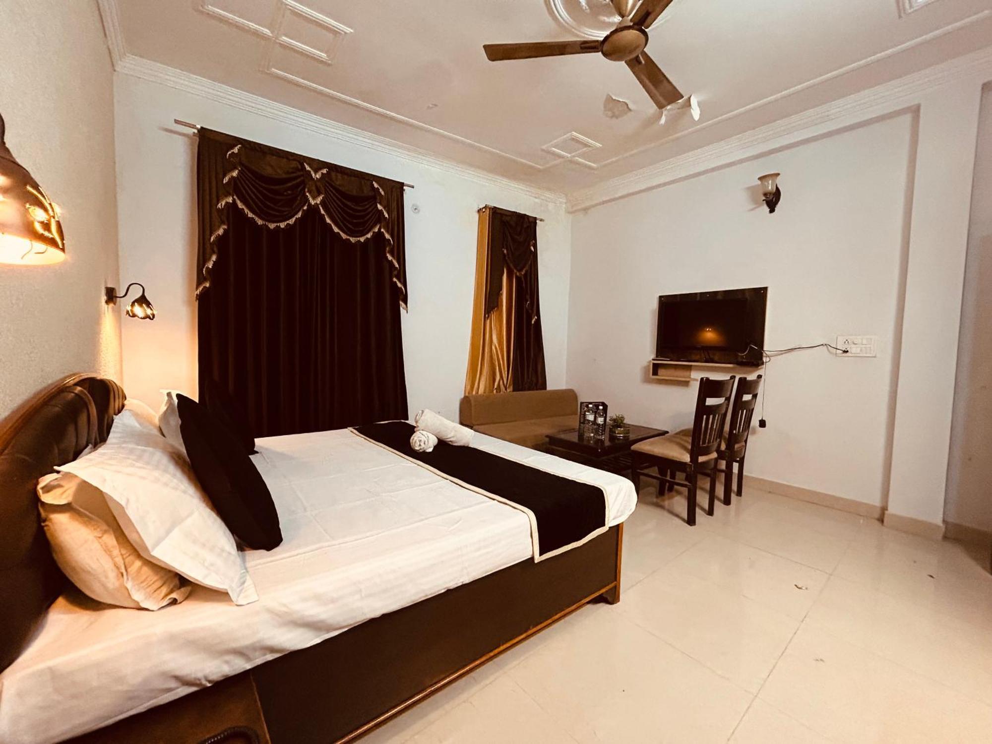 Hotel Royal Respite - Luxury Comfort ! Travellers Delight ! Budget Friendly ! Prime Location ! Guest Favourite リシケーシュ エクステリア 写真