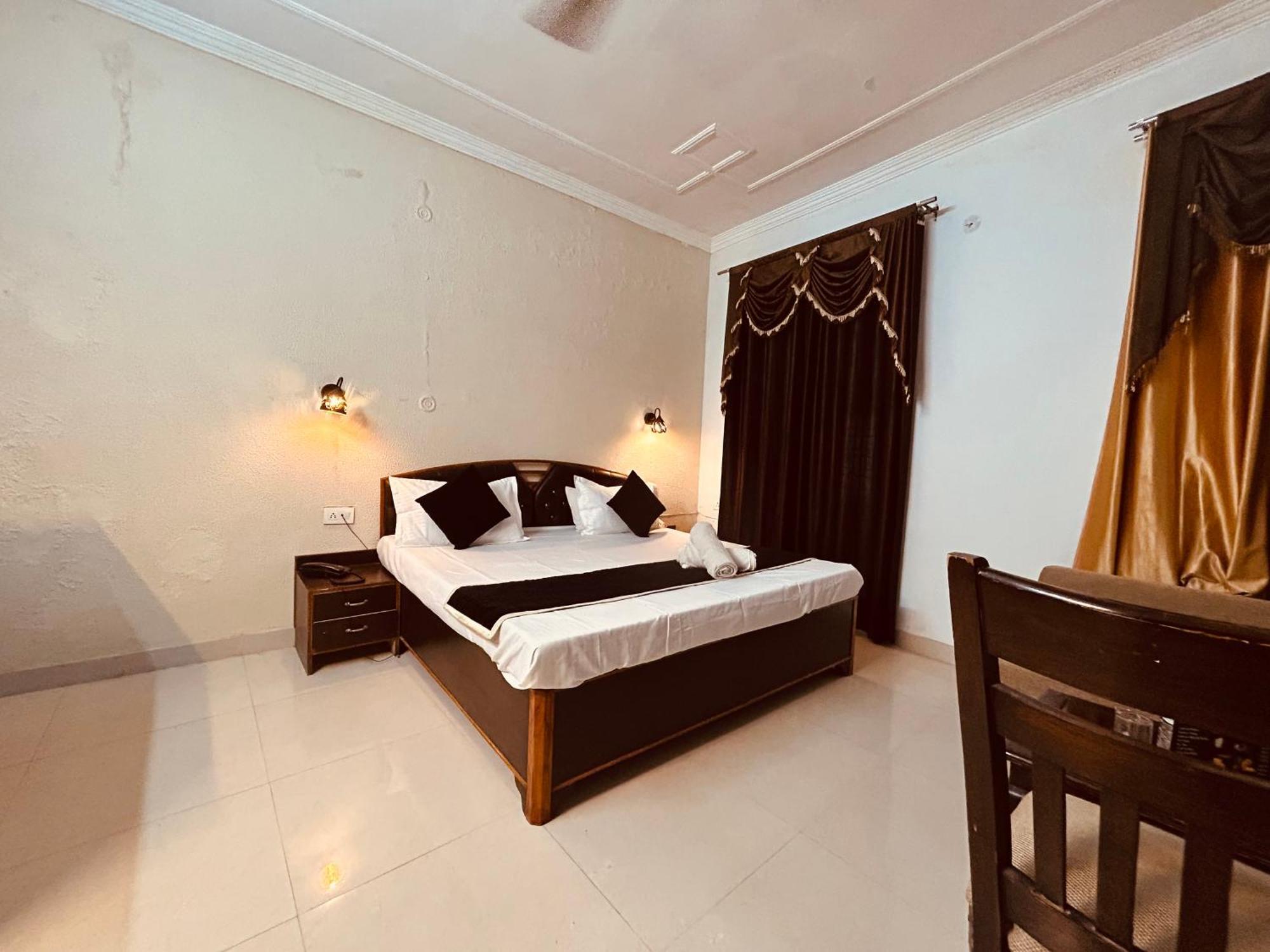 Hotel Royal Respite - Luxury Comfort ! Travellers Delight ! Budget Friendly ! Prime Location ! Guest Favourite リシケーシュ エクステリア 写真
