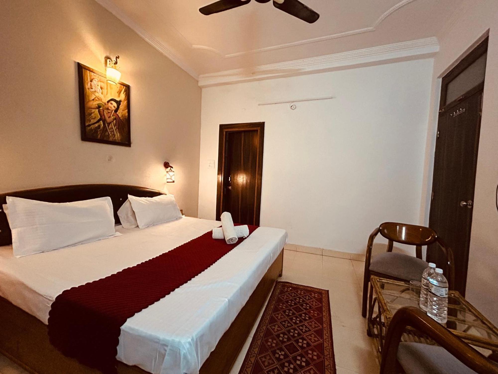 Hotel Royal Respite - Luxury Comfort ! Travellers Delight ! Budget Friendly ! Prime Location ! Guest Favourite リシケーシュ エクステリア 写真