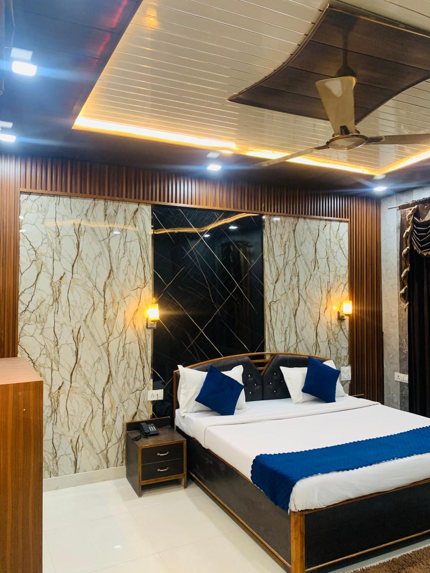 Hotel Royal Respite - Luxury Comfort ! Travellers Delight ! Budget Friendly ! Prime Location ! Guest Favourite リシケーシュ エクステリア 写真