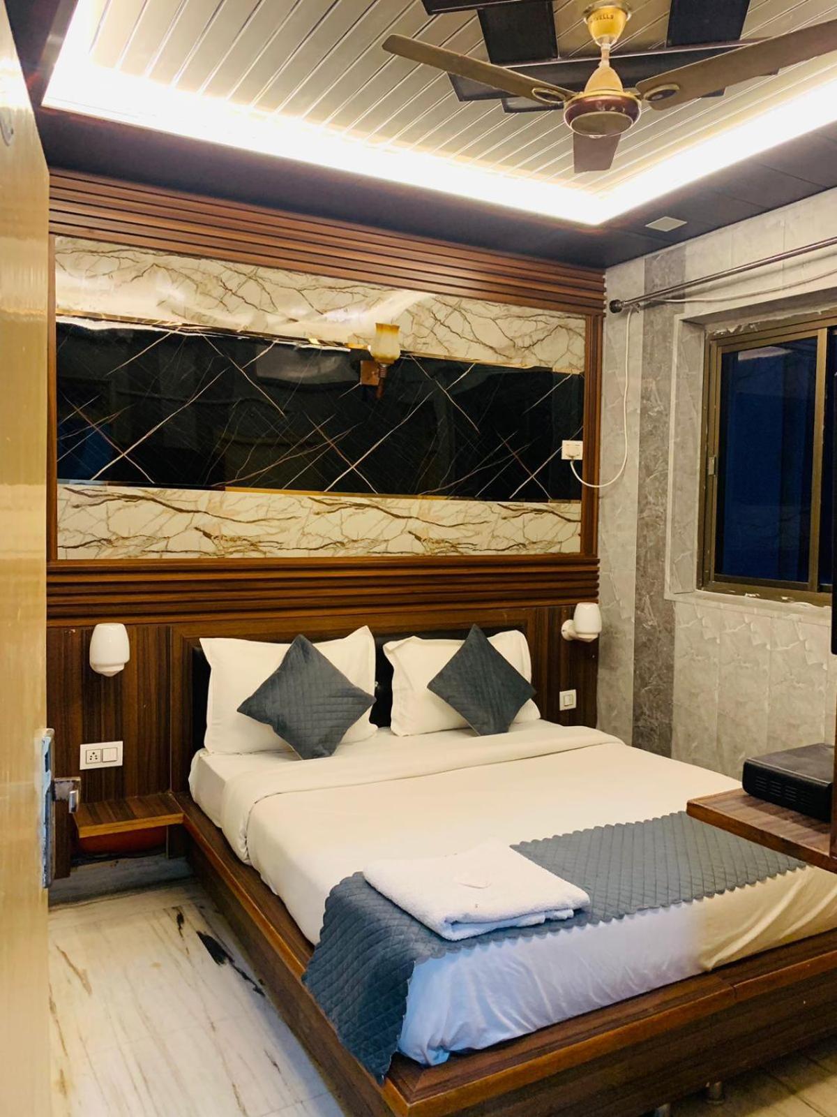 Hotel Royal Respite - Luxury Comfort ! Travellers Delight ! Budget Friendly ! Prime Location ! Guest Favourite リシケーシュ エクステリア 写真