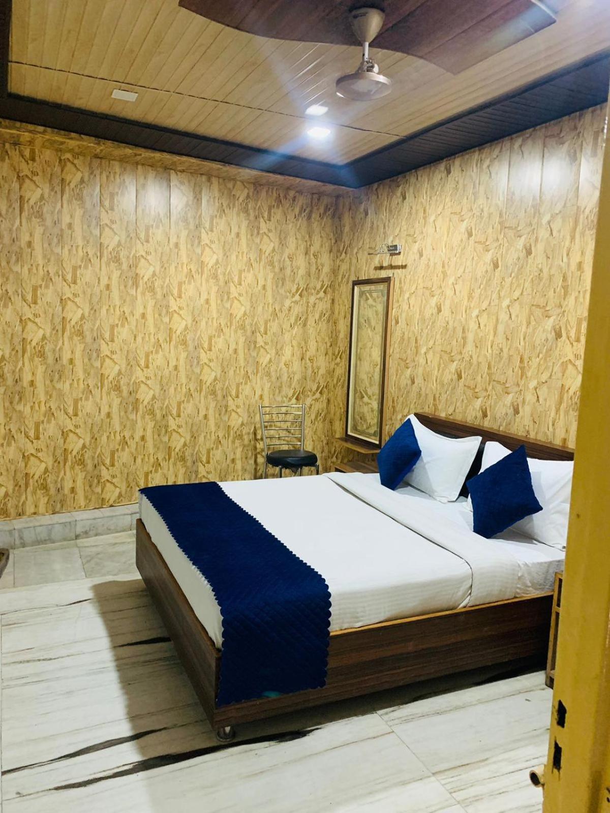 Hotel Royal Respite - Luxury Comfort ! Travellers Delight ! Budget Friendly ! Prime Location ! Guest Favourite リシケーシュ エクステリア 写真